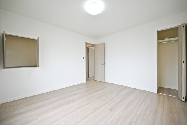 尼崎市西向島町中古戸建│4LDK+並列駐車2台可の洋室|-3階洋室約8帖-