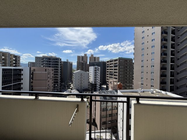 【展望】 | シティパル白木原 | 前方に遮るものがない最上階からの見晴らしは抜群です！バルコニーからは大きな青空の眺めが最高です