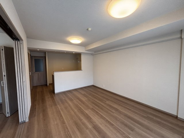 【居間・リビング】 | シティパル白木原 | オープンなカウンターキッチンを置いたLDKは空間に広がりがあります