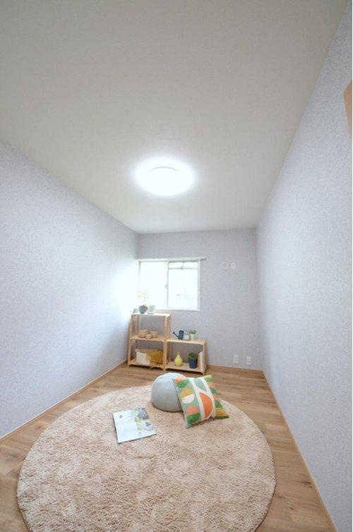 鈴が峰第3住宅2号棟のその他|広い洋室