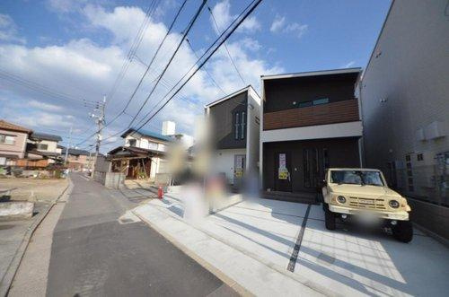西原8丁目の前面道路含む現地写真|前面道路は交通量が少なく駐車楽々