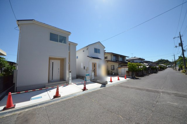 阿品台三丁目の前面道路含む現地写真|前面道路は交通量が少なく駐車楽々です