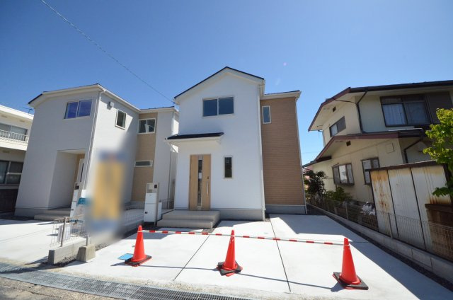 阿品台三丁目の外観|JR阿品駅徒歩12分
駐車は2台可能です