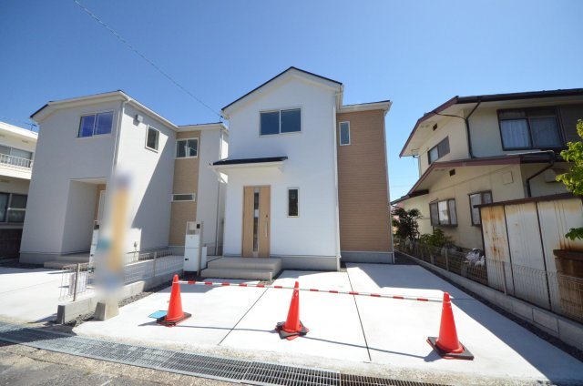 阿品台三丁目の駐車場|前面道路は交通量が少なく駐車楽々
駐車は2台可能です