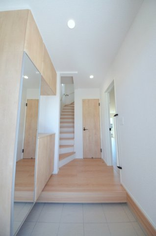 阿品台三丁目の玄関|玄関には大容量の収納スペース有
玄関周りの収納も充実しています