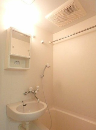 ガラ・グランディ練馬の浴室