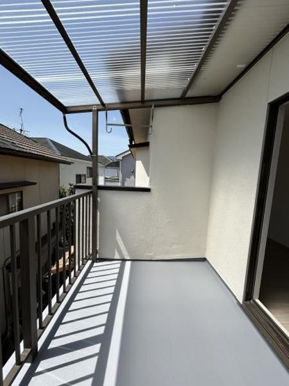 【バルコニー】 | 福岡市南区老司１丁目　戸建て | 南向きのバルコニーは陽当り良好で、たっぷりのお洗濯物もよく乾きます