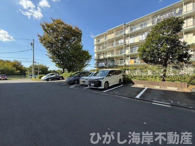 湘南西部住宅2-21号棟の駐車場|敷地内駐車場