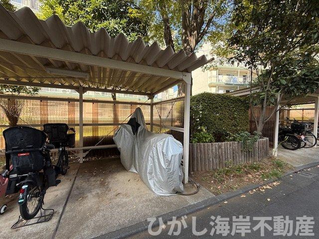 湘南西部住宅2-21号棟の駐車場|敷地内バイク置場