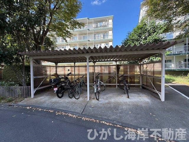 湘南西部住宅2-21号棟の駐輪場|敷地内駐輪場