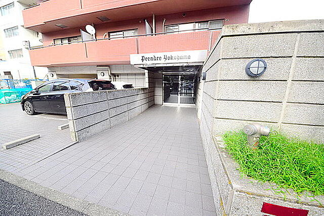 プランドール横浜のエントランス