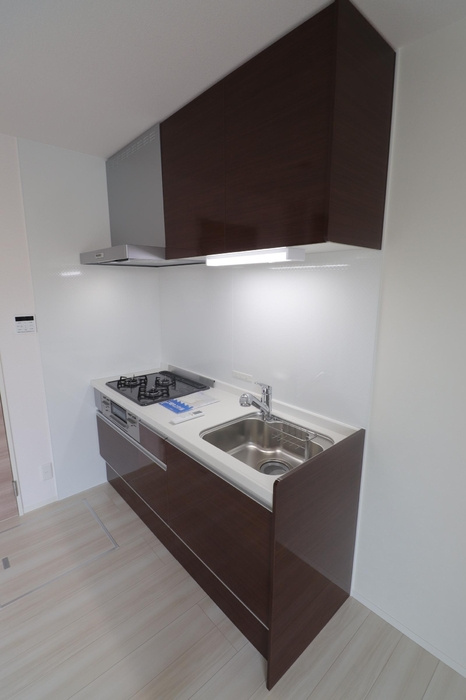 D-roomクレスト国分のキッチン|3口コンロ・グリル付きの使いやすいシステムキッチンです♪