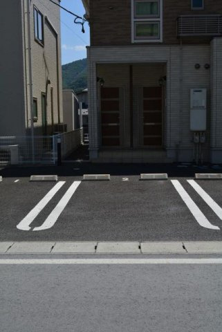 クオーレ　Ｍの駐車場