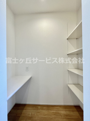 【収納】 | 菊川市潮海寺 新築一戸建て 1号棟 | キッチン横の収納