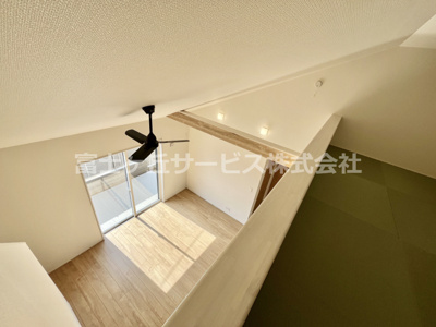 【居間・リビング】 | 菊川市潮海寺 新築一戸建て 1号棟 | ロフトから見たLDK