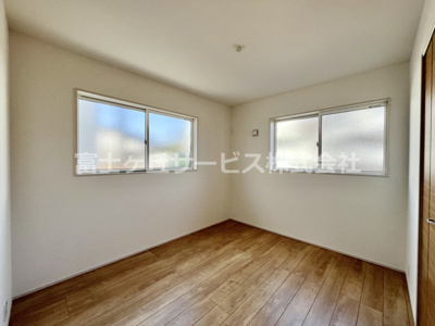 【子供部屋】 | 菊川市潮海寺 新築一戸建て 1号棟 | 北側の洋室5.25帖