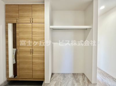 【収納】 | 菊川市潮海寺 新築一戸建て 1号棟 | 玄関収納です