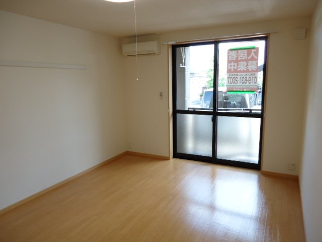 ＳＭＩＬＥ　ＨＯＭＥの内装|洋室