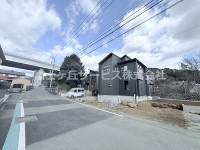 【外観】 | 駿東郡長泉町上長窪 新築一戸建て 1号棟 | 現在建築中の外観画像です。ご内覧は同じメーカーの完成物件へご案内いたしますので、いつでもご相談ください！