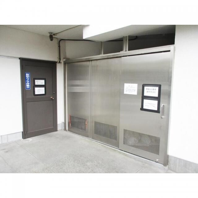 自由ヶ丘スカイハイツのエントランス