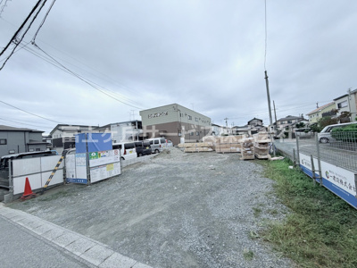 【外観】 | 磐田市豊岡 3期 新築一戸建て | 現在建築中の外観画像です。ご内覧は同じメーカーの完成物件へご案内いたしますので、いつでもご相談ください！