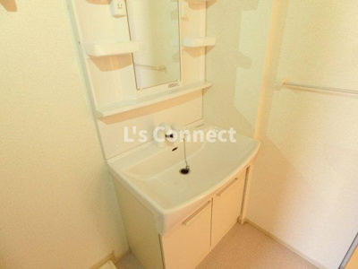 【洗面所】 | ラポームメゾンⅠ | 朝の支度もスムーズな独立洗面台。