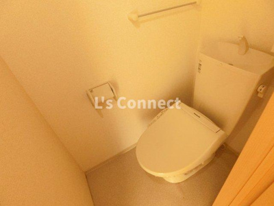 【トイレ】 | ラポームメゾンⅠ | 温水洗浄便座付きのトイレ。