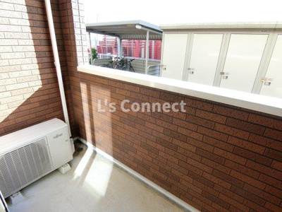 【バルコニー】 | ラポームメゾンⅠ | 晴れた日には洗濯物もたくさん干せます。