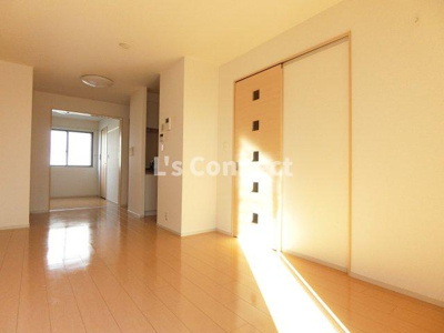 【居間・リビング】 | ラポームメゾンⅠ | １１．１帖のＬＤＫ。