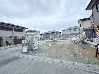 【外観】 | 磐田市福田 7期 新築一戸建て 2号棟 | 現在建築中の外観画像です。ご内覧は同じメーカーの完成物件へご案内いたしますので、いつでもご相談ください！