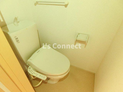 【トイレ】 | ラポームメゾンⅡ | 温水洗浄便座付きのトイレ。