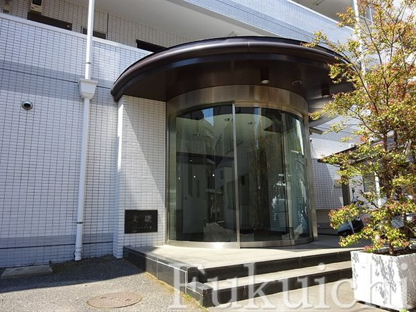 PRESTIGE GAKUGEIDAI〈プレステージ学芸大〉のエントランス