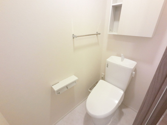 コンフォート上和田のトイレ|温水便座付きトイレ