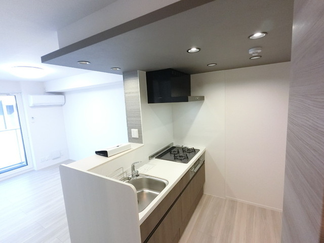 コンフォート上和田のキッチン|３口コンロ付きシステムキッチン