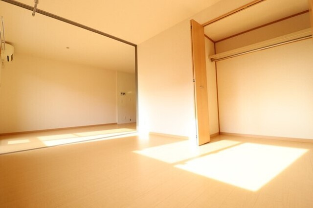 リヴェールマリーズ　Ｃのその他|南側洋室