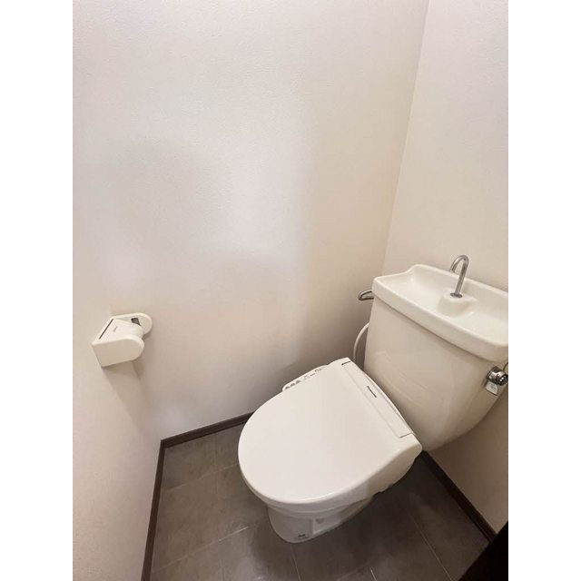 岐阜市日野南４丁目のアパートのトイレ