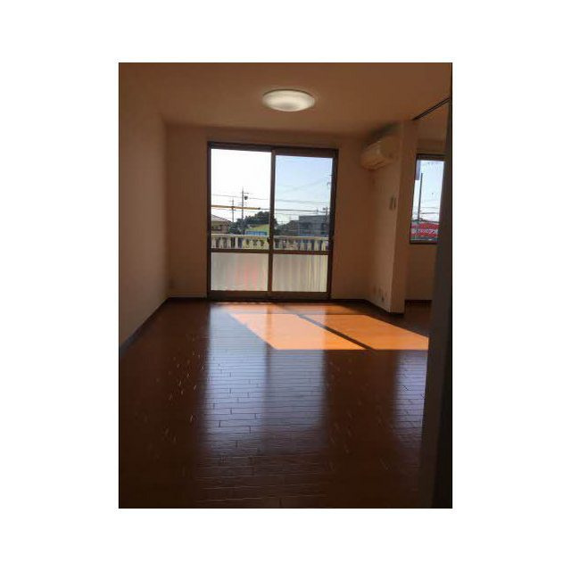 岐阜市芋島５丁目のアパートの居間・リビング