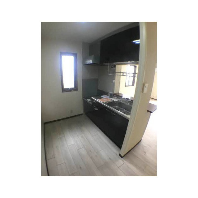 岐阜市岩地３丁目のアパートのキッチン