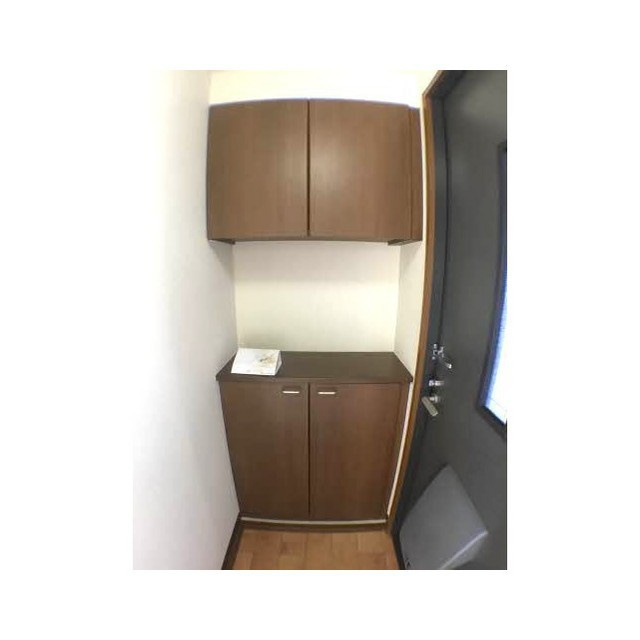 岐阜市岩地３丁目のアパートの玄関