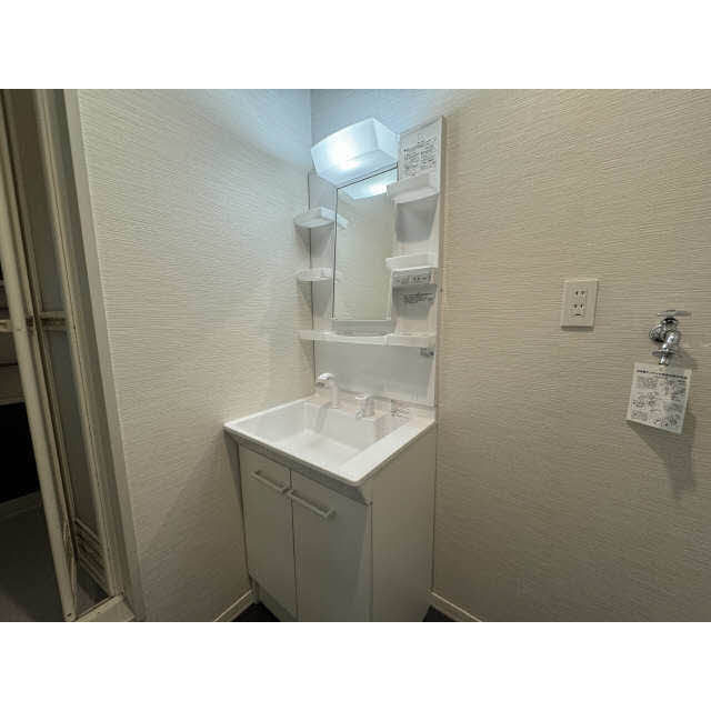 岐阜市切通６丁目のアパートの洗面所