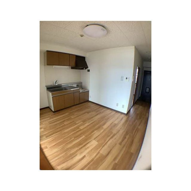 岐阜市花沢町４丁目のアパートの居間・リビング