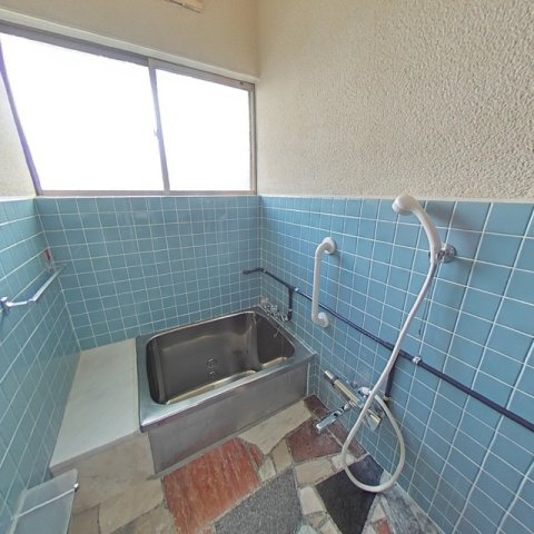 岐阜市長良福江町１丁目の一戸建ての浴室