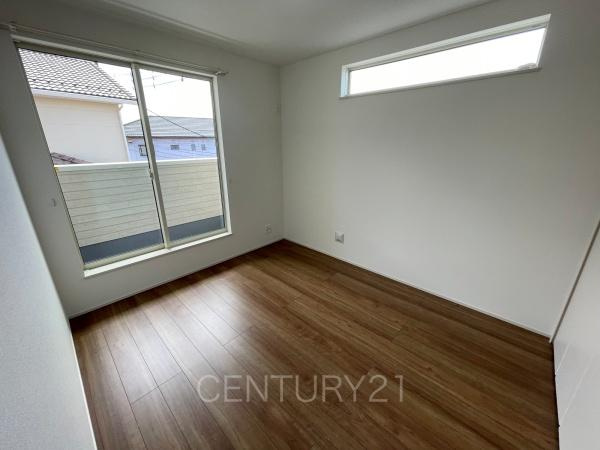 前橋市北代田町A号棟の子供部屋|２面採光の明るい洋室です。