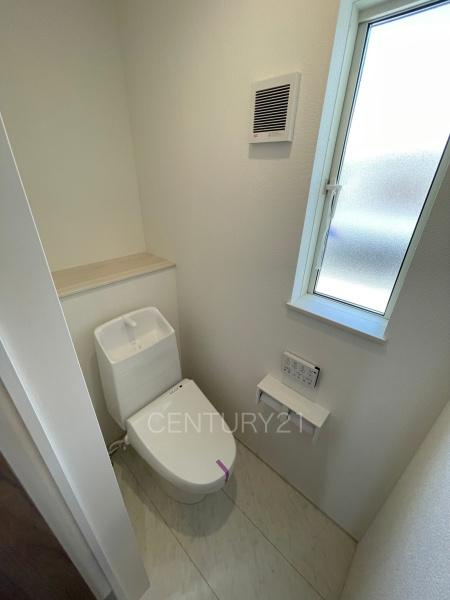 前橋市北代田町A号棟のトイレ|２階トイレです。
温水シャワー洗浄機能付きです。