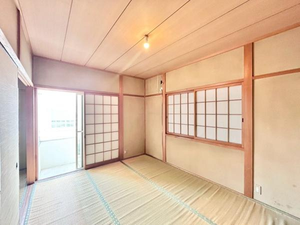 【和室】 | 明るい陽射しが射し込む心地良い空間です♪