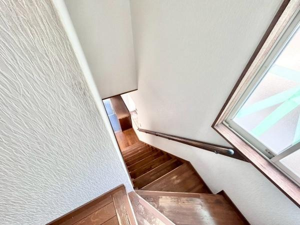 【内装】 | 室内階段部分です♪ぜひご見学ください！