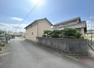 【前面道路含む現地写真】