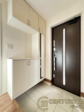 磯城郡川西町結崎 ２号棟 ／新築一戸建の玄関|■現地撮影写真■すっきりとした明るい玄関が家族やお客様を迎えてくれます！
