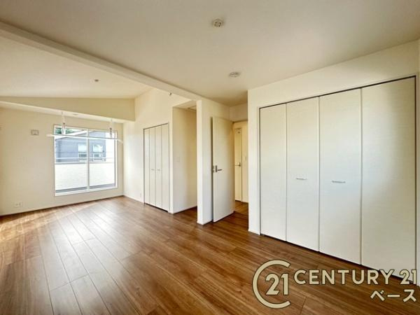 磯城郡川西町結崎 ２号棟 ／新築一戸建の寝室|■現地撮影写真■開放感のある広々した主寝室！他に洋室が２部屋ございます！