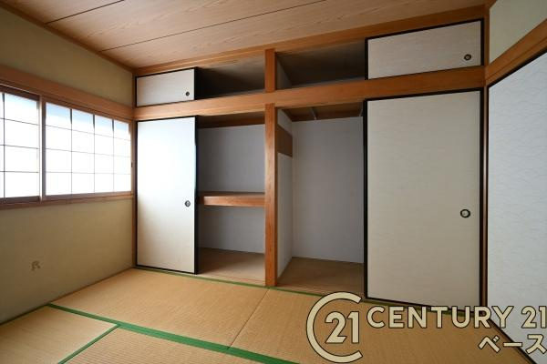 香芝市穴虫　一戸建の収納|■現地撮影写真■和室にも収納スペース完備！